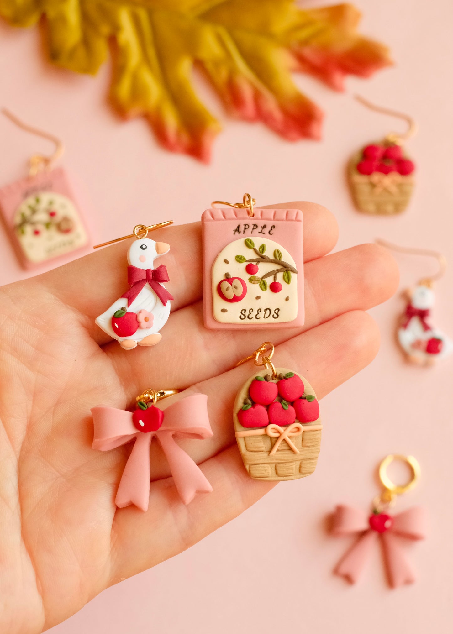 Apple Bow Huggies